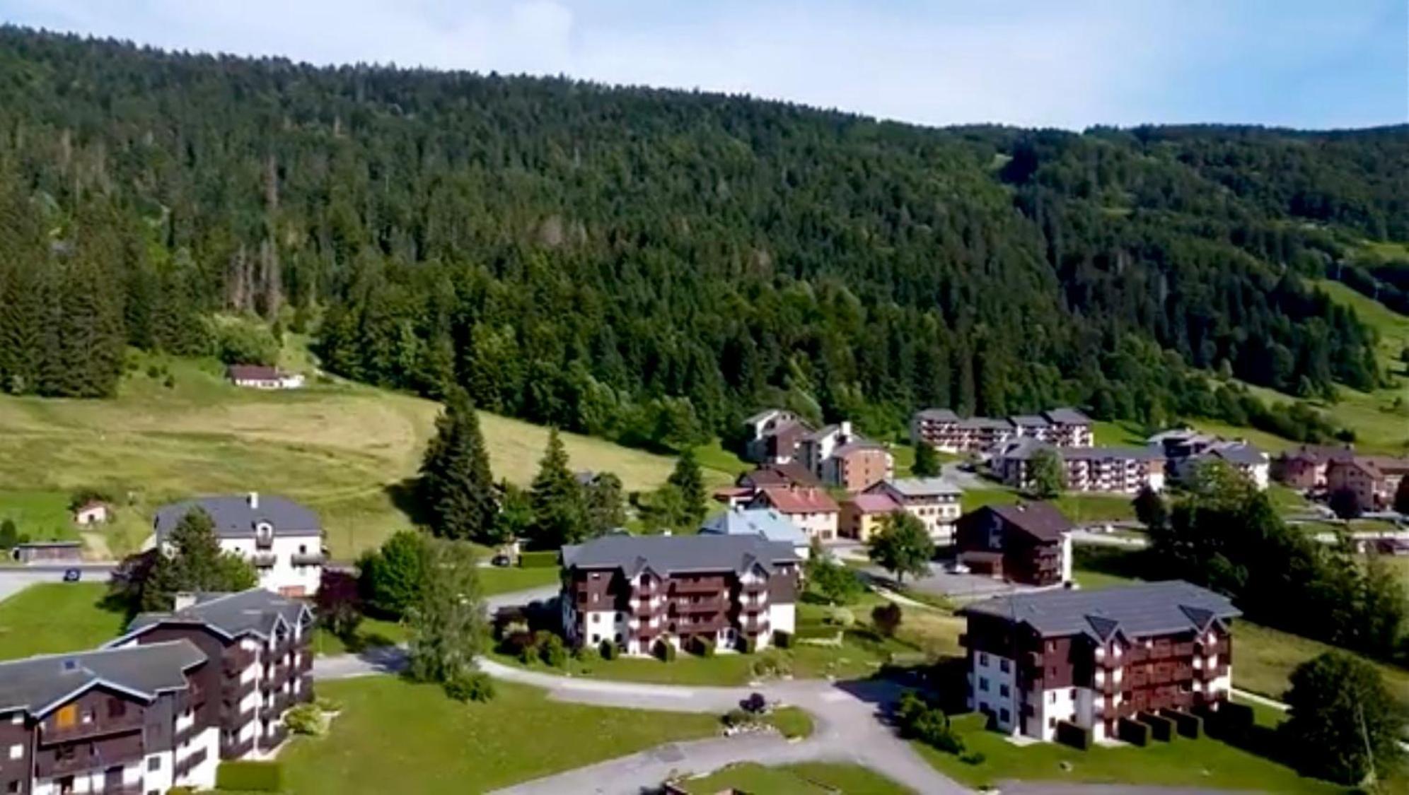 Charmant Appartement Au Pied Des Pistes De Lélex エクステリア 写真